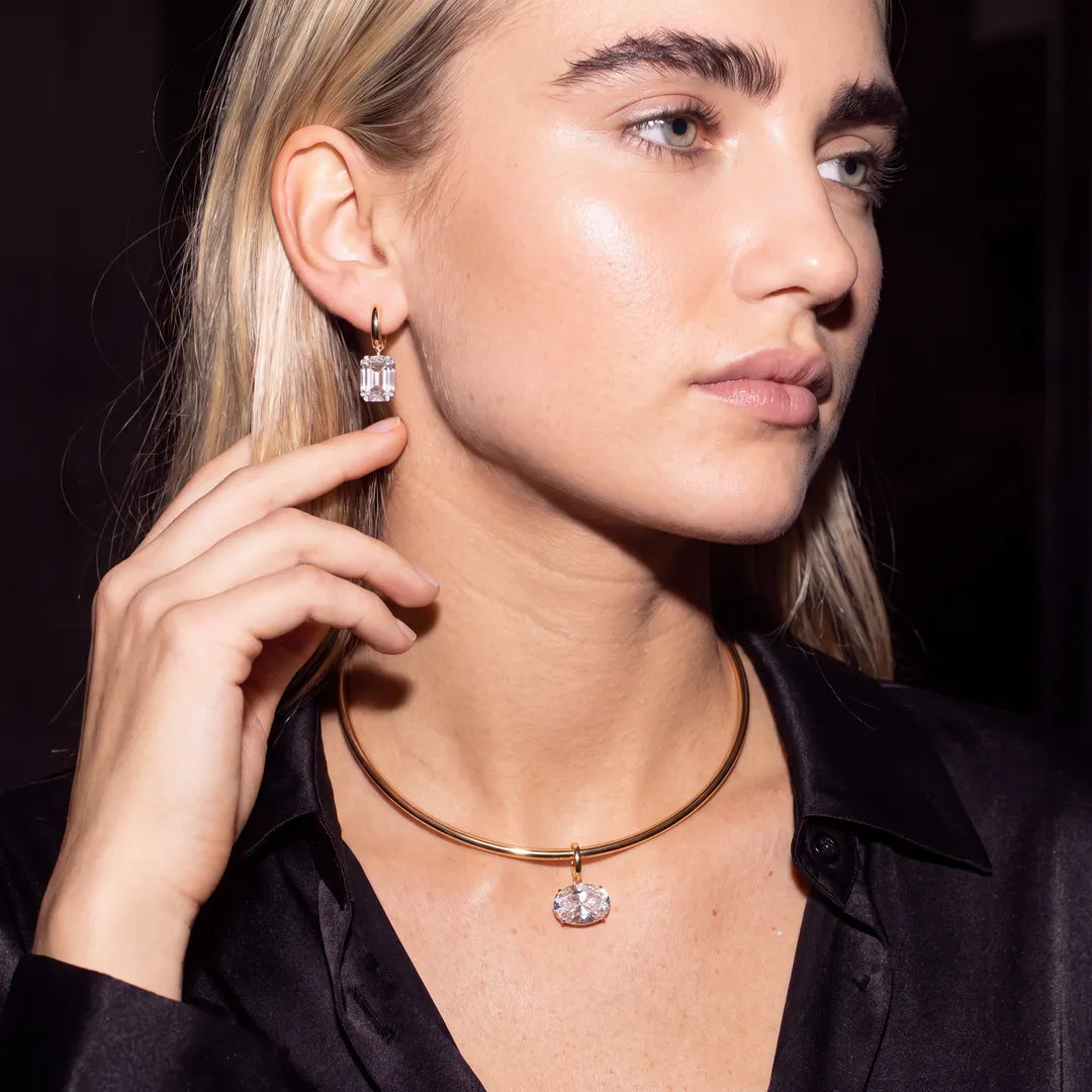 Lara Oval Diamond Collar Dark Editorial v2