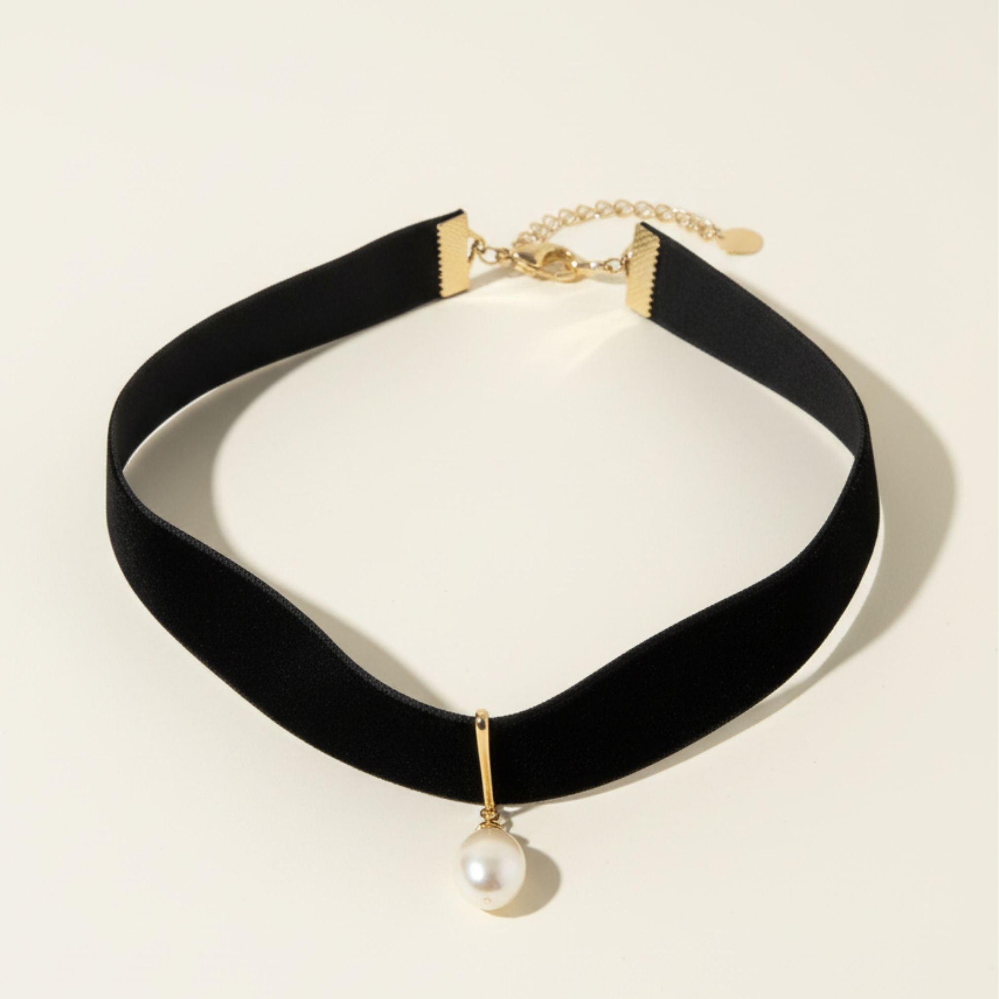 Sample: The Noire Pearl Choker